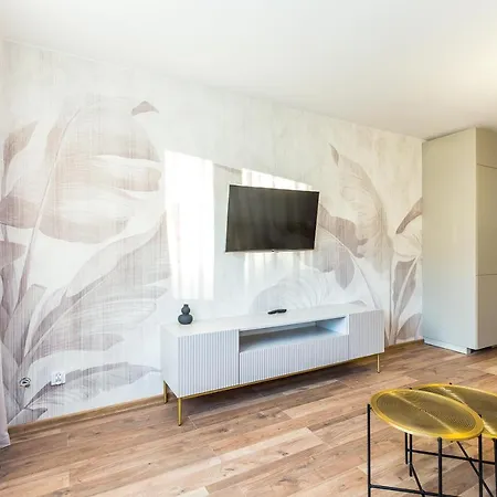 Spacious Modern - Wielicka - Bonarka Apartment Krakow